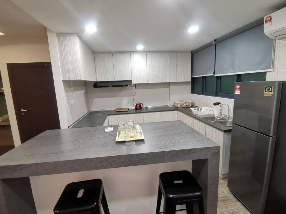 Teo Resident 2 Vivacity Jazz Suite 4 Кучинг Екстериор снимка
