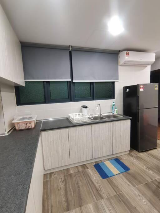 Teo Resident 2 Vivacity Jazz Suite 4 Кучинг Екстериор снимка