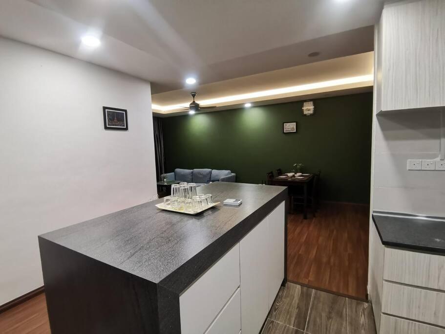 Teo Resident 2 Vivacity Jazz Suite 4 Кучинг Екстериор снимка